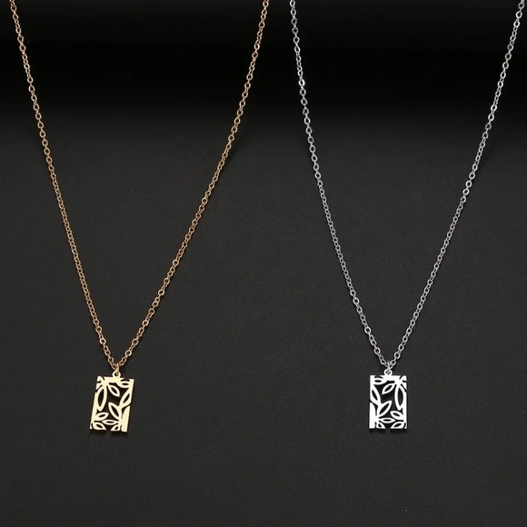 ⚜️[𝟯/$𝟭𝟴]⚜️NEW Floral Charm Stainless Steel Necklace - Picture 7 of 11